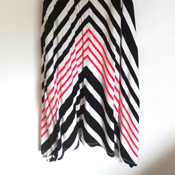 Trippy Stripes bebe Dress - Picture 2 of 6